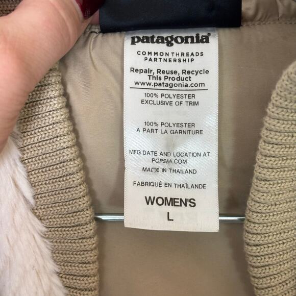 Patagonia Cream Sherpa Fleece Vest Women’s L Hooded Zip Outdoor Layer - Picture 11 of 11